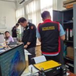 Tim penyidik Kejaksaan Negeri OKU Timur melakukan penggeledahan di Kantor PT Bank Sumsel Babel Cabang Pembantu Martapura terkait dugaan korupsi program FLPP 2024–2025, Selasa (3/3/2026).