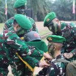 Brigjen TNI Lalu Habibburahim Wiradarma Pimpin Tradisi Pembaretan Prajurit Infanteri Rindam II/Sriwijaya