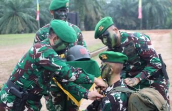 Brigjen TNI Lalu Habibburahim Wiradarma Pimpin Tradisi Pembaretan Prajurit Infanteri Rindam II/Sriwijaya