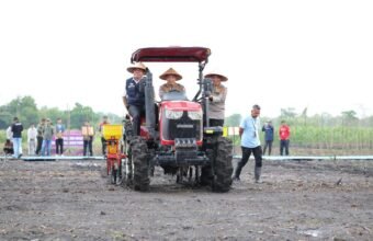 Herman Deru Dampingi Kapolri Tanam Jagung Serentak di Ogan Ilir, Perkuat Komitmen Swasembada Pangan