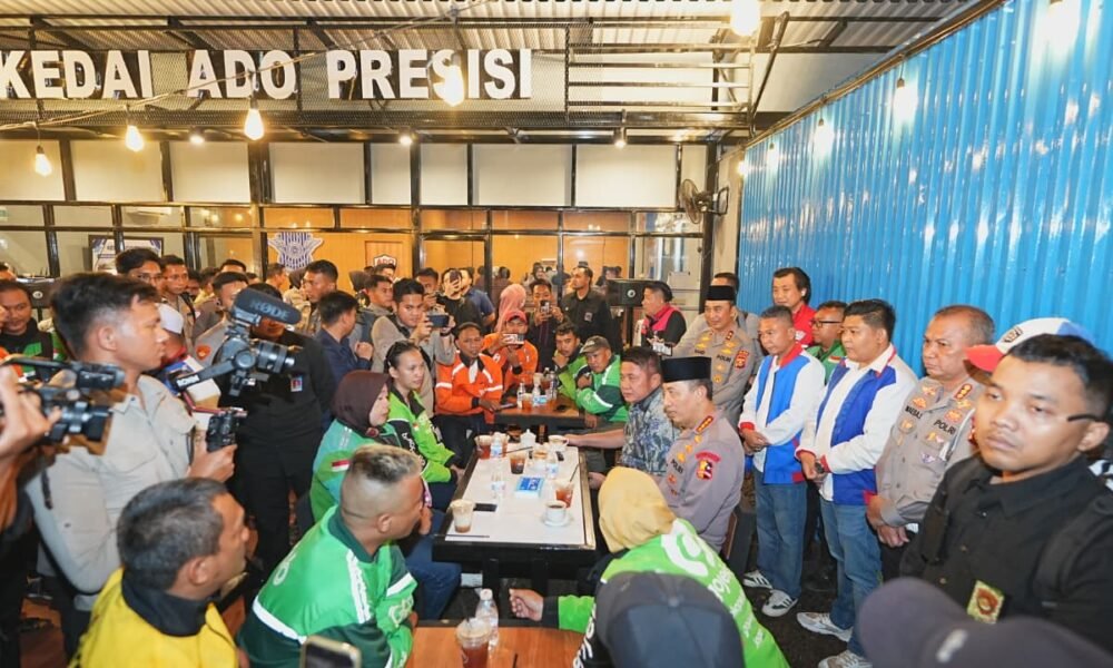 Kapolri Temui Driver Online di Kedai ADO Palembang, Herman Deru: Ojol Bantu Pemerintah Tekan Angka Pengangguran
