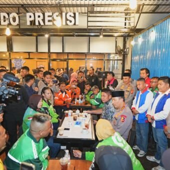 Kapolri Temui Driver Online di Kedai ADO Presisi Palembang, Herman Deru: Ojol Bantu Pemerintah Kapolri Temui Driver Online di Kedai ADO Palembang, Herman Deru: Ojol Bantu Pemerintah Tekan Angka Pengangguran