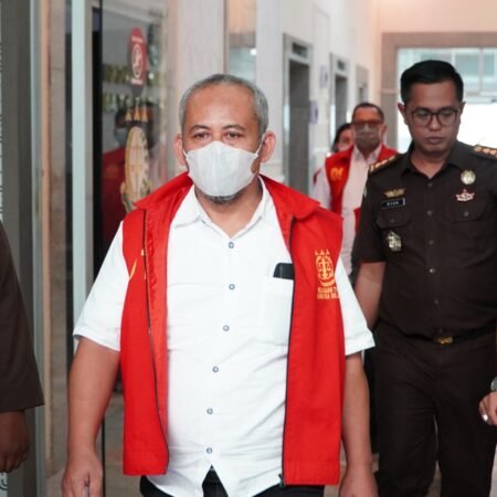 Kejati Sumsel Serahkan 6 Tersangka dan Barang Bukti Kasus Dugaan Kredit Macet Bank BRI Kejati Sumsel Serahkan 6 Tersangka dan Barang Bukti Kasus Dugaan Kredit Macet Bank BRI
