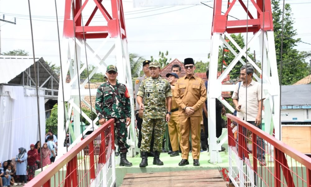 Permudah Akses Warga dan Pelajar, Danrem 044/Gapo Ikuti Launching 200 Jembatan Garuda