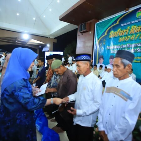 Safari Ramadan di Prabumulih, Gubernur Herman Deru Dorong Penguatan Layanan Publik dan Kebersihan Lingkungan Safari Ramadan di Prabumulih, Gubernur Herman Deru Dorong Penguatan Layanan Publik dan Kebersihan Lingkungan
