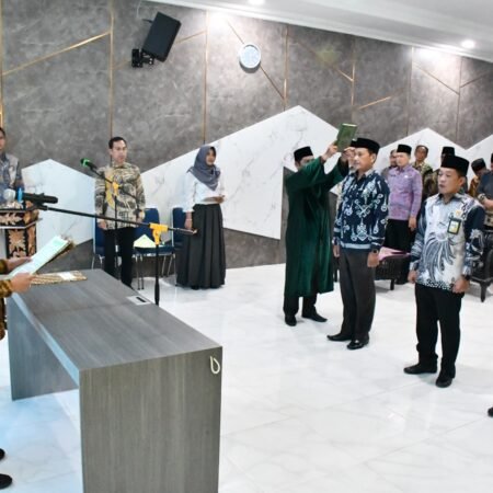 Lantik Pejabat Baru, Kakanwil Kemenag Sumsel: Jabatan adalah Amanah, Fokus pada Tupoksi dan Kekuatan Doa Keluarga