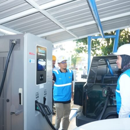 PLN Pastikan Kesiapan Listrik dan SPKLU Bagi Pengguna Kendaraan Listrik Jelang Mudik Lebaran 2026 PLN Pastikan Kesiapan Listrik dan SPKLU Bagi Pengguna Kendaraan Listrik Jelang Mudik Idulfitri 1447 H