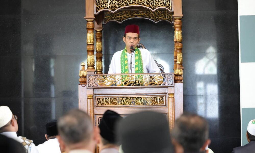 Khutbah di Masjid Assa’adah Polda Sumsel, UAS: Penegakan Hukum yang Adil Adalah Ibadah