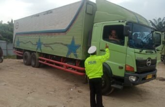 Urai Arus Mudik, Polda Sumsel Kantong Kendaraan Berat Sumbu Tiga di Perbatasan Muba-Jambi