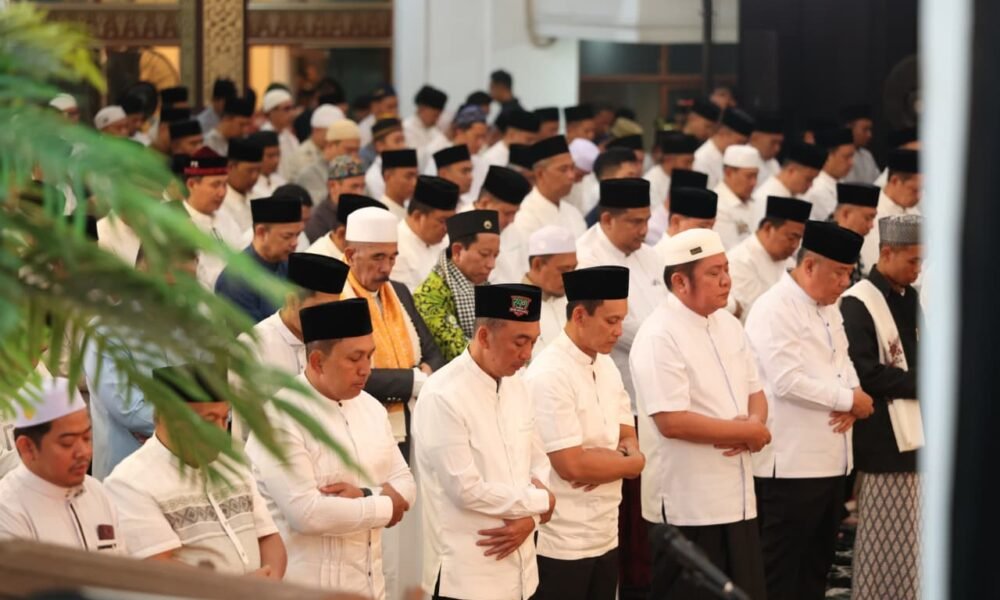 Pererat Silaturahmi Antara Unsur, Danrem 044/Gapo Hadiri Penutupan Safari Ramadan 1447 H