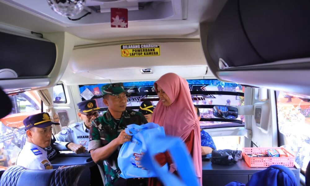 Ikut Melepas Mudik Gratis, Kasdam II/Sriwijaya: Semoga Selamat Sampai Tujuan