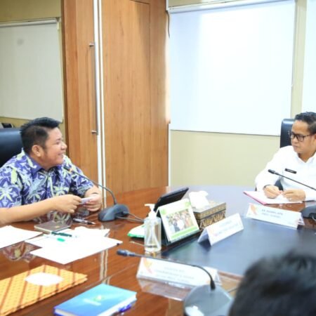 Gubernur Sumsel Terima Sertifikat HPL Mozaik 5 dan 6, Dorong Percepatan Tata Ruang dan Digitalisasi Pertanahan Gubernur Herman Deru Terima Sertifikat HPL Mozaik 5 dan 6, Dorong Percepatan Tata Ruang dan Digitalisasi Pertanahan