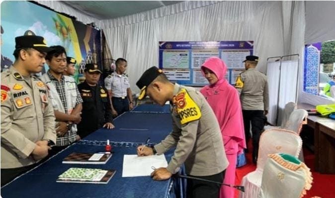 Tinjau Pospam hingga Pos Terpadu, Kapolres OKU Selatan Berikan Arahan ke Personel