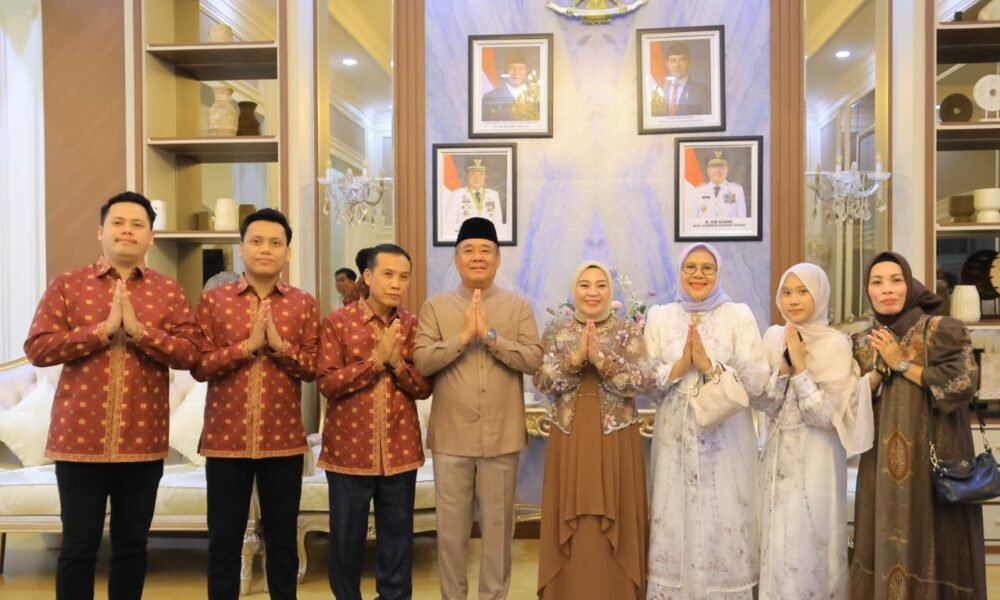 Cik Ujang Open House Idulfitri di Rumah Dinas Wagub, Masyarakat Antusias Bersilaturahmi