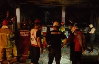 Api Lahap Garasi Klinik Mitra Ananda Pakjo, 5 Kendaraan Hangus Sekaligus