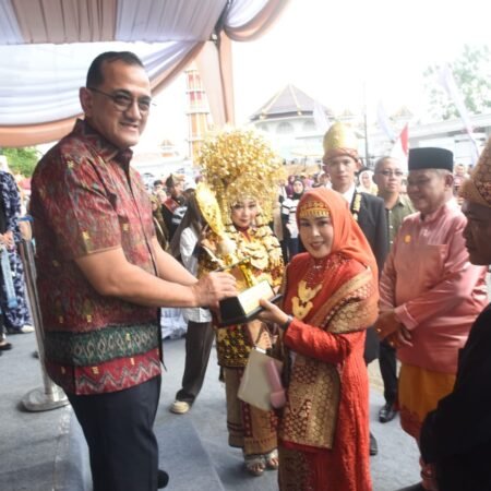 Sekda Sumsel Apresiasi Tradisi Midang Morge Siwe Kayuagung Sekda Sumsel Apresiasi Tradisi Midang Morge Siwe Kayuagung