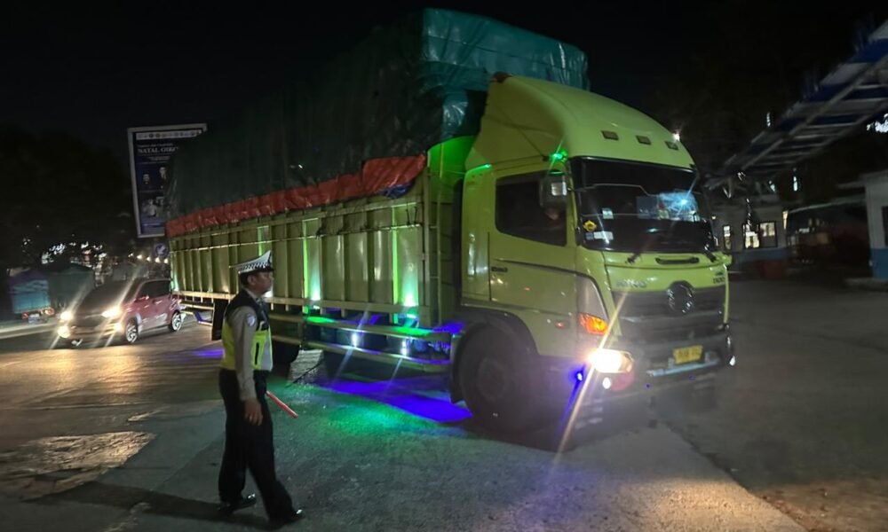 Amankan Jalur Lintas Palembang, 80 Truk Sumbu Tiga Dihentikan dalam Operasi KRYD