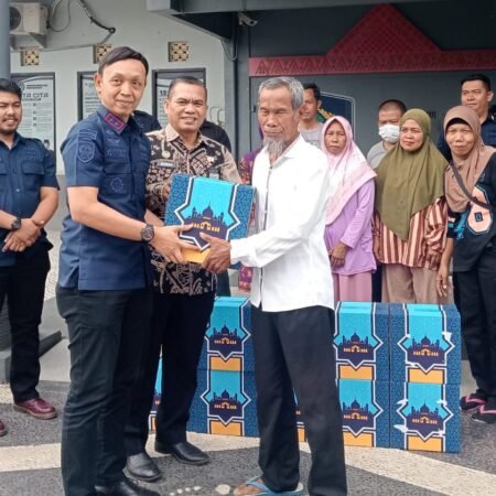 Wujud Kepedulian, Rutan Palembang Berikan Bantuan Sosial untuk Keluarga Warga Binaan dan Warga Sekitar Wujud Kepedulian, Rutan Palembang Berikan Bantuan Sosial untuk Keluarga Warga Binaan dan Warga Sekitar
