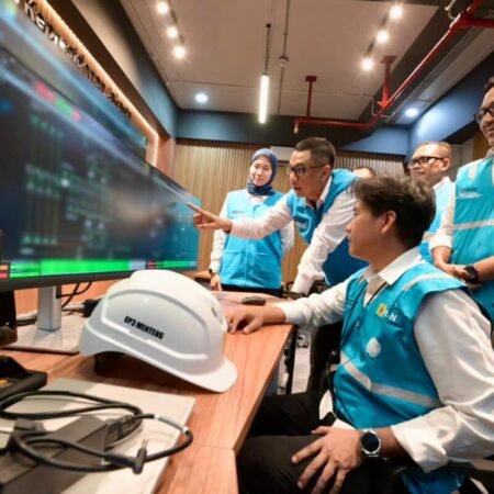 Cerita Petugas PLN Amankan Keandalan Listrik di Momen Idulfitri: Jaga Terang di Hari Kemenangan