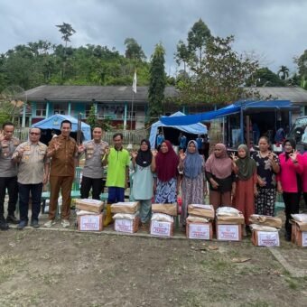 Polres OKU Selatan Salurkan Bantuan dan Siagakan Personel di Lokasi Bencana Banjir Bandang dan Longsor