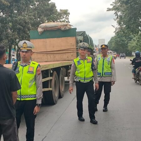 772 Kendaraan Sumbu Tiga Ditindak, Polda Sumsel Tegaskan Komitmen Keselamatan Lalu Lintas⠀ 772 Kendaraan Sumbu Tiga Ditindak, Polda Sumsel Tegaskan Komitmen Keselamatan Lalu Lintas⠀