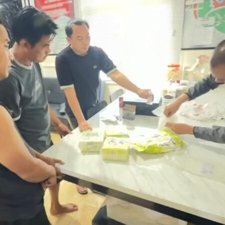 Polisi Sergap Mobil Sigra yang Selundupkan 4,2 Kg Sabu di Ogan Ilir, 2 Kurir Diamankan