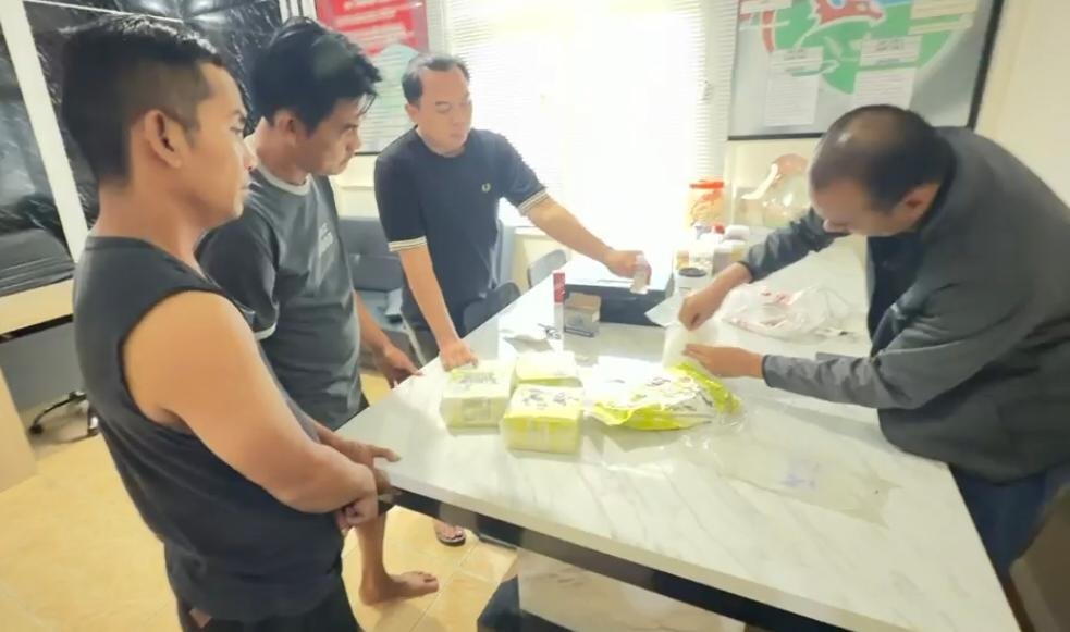 Polisi Sergap Mobil Sigra yang Selundupkan 4,2 Kg Sabu di Ogan Ilir, 2 Kurir Diamankan
