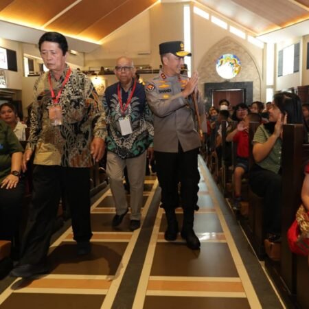 Sapa Jemaat Santo Yoseph, Kapolda Sandi Nugroho Ajak Gotong Royong Jaga Kamtibmas Bumi Sriwijaya Sapa Jemaat Santo Yoseph, Kapolda Sandi Nugroho Ajak Gotong Royong Jaga Kamtibmas Bumi Sriwijaya
