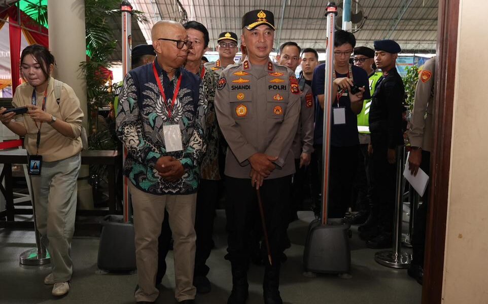 Kapolda Sumsel Turun Langsung Monitoring Gereja di Palembang, Pastikan Pengamanan Paskah Berjalan Optimal