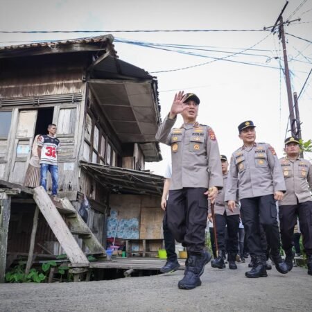 Kapolda Sumsel Pimpin Bedah 37 Rumah Warga Kurang Mampu di Palembang Secara Serentak