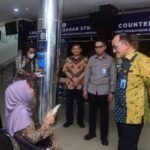 Sekda Sumsel Tegaskan Pelayanan Samsat Tetap Optimal di Tengah WFH Sekda Sumsel Tegaskan Pelayanan Samsat UPTB I Palembang Tetap Optimal di Tengah WFH