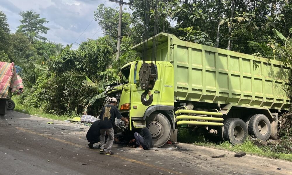 Tewaskan Pengendara Motor KLX, Polisi Buru Sopir Truk Batu Bara yang Kabur Usai Tabrakan Beruntun di Jalintim Muba