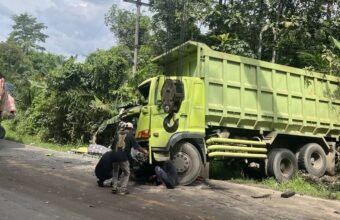 Tewaskan Pengendara Motor KLX, Polisi Buru Sopir Truk Batu Bara yang Kabur Usai Tabrakan Beruntun di Jalintim Muba
