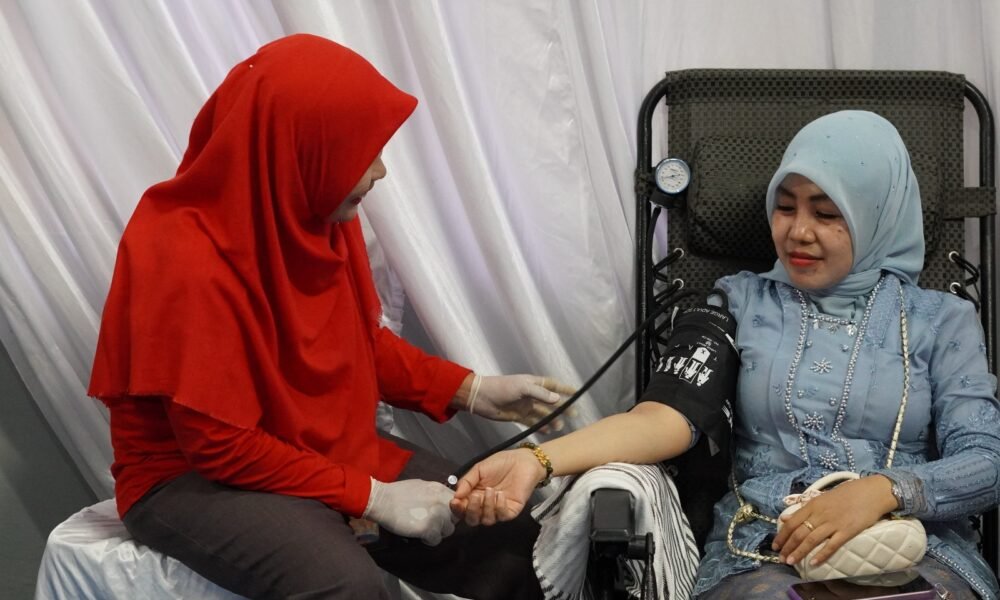 Menurut dia, layanan cek kesehatan gratis dapat menjadi pintu awal bagi masyarakat untuk memahami kondisi kesehatannya.