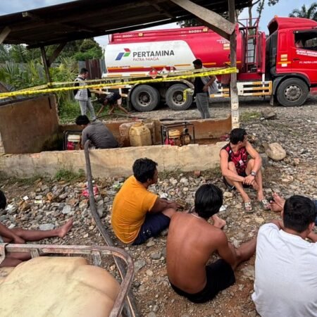 Penimbunan BBM Subsidi di Musi Rawas, Polda Sumsel Amankan Tangki Pertamina Patra Niaga dan Amankan 12 Orang Penimbunan BBM Subsidi di Musi Rawas Dibongkar Polda Sumsel, Amankan Tangki Pertamina Patra Niaga, 12 Orang Ditangkap