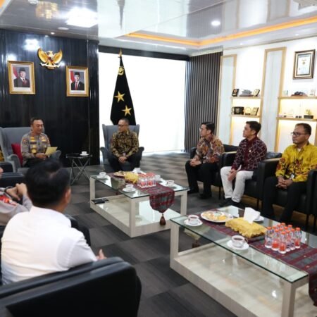 Sinergi Polri-PLN: Kapolda Sumsel Pastikan Stabilitas Kelistrikan di Bumi Sriwijaya Sinergi Polri-PLN: Kapolda Sumsel Pastikan Stabilitas Kelistrikan di Bumi Sriwijaya