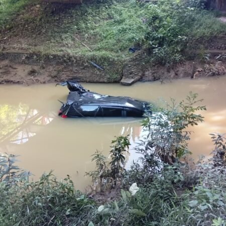 Gagal Bawa Kabur Innova Reborn Curian, Pecatan Polisi Nyebur ke Sungai Muara Gula Baru