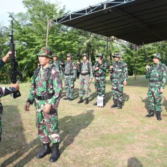 Prajurit Korem 044/Gapo Asah Naluri Tempur Melalui Latihan Menembak