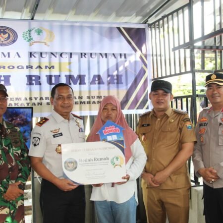 Kakanwil Ditjenpas Sumsel Serahkan Kunci Program Bedah Rumah untuk Warga Palembang