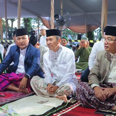 Ratu Dewa-Prima Salam Salat Iduladha Bersama Ribuan Jemaah di Masjid Agung, Ajak Warga Maknai Pengorbanan