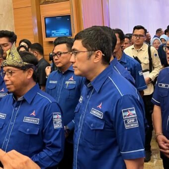 Cik Ujang ‘Back to Back’ Terpilih Jadi Ketua DPD Partai Demokrat Sumsel Cik Ujang 'Back to Back' Terpilih Jadi Ketua DPD Partai Demokrat Sumsel