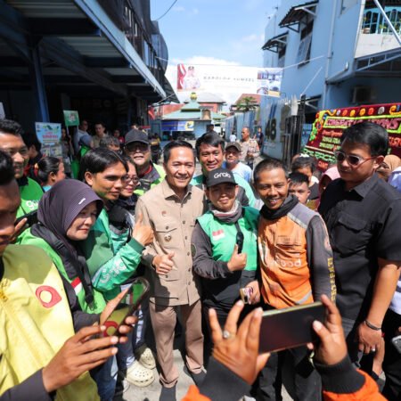 Dukung Kesejahteraan Driver Ojol, Ratu Dewa Siapkan 500 SIM Gratis Dukung Kesejahteraan Driver Ojol, Ratu Dewa Hadiri Peresmian Kedai ADO dan Siapkan 500 SIM Gratis