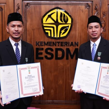 Tiga Insan PTBA Raih Satyalancana Wira Karya
