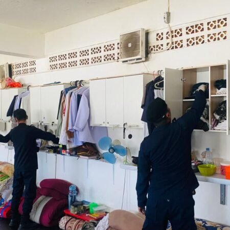 Rutan Palembang Geledah Kamar Hunian Bersama APH, Wujudkan Pemasyarakatan Bersih dari HP Ilegal dan Narkoba Rutan Palembang Geleda Kamar Hunian Bersama APH, Wujudkan Pemasyarakatan Bersih dari Handphone Ilegal dan Narkoba