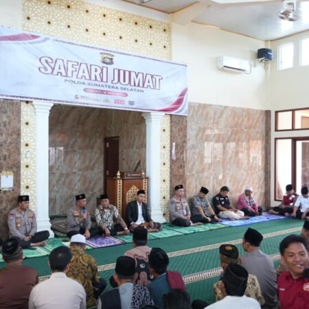 Jumat Curhat di Masjid Ar-Rahman Talang Betutu, Kapolda Sumsel Serap Langsung Aspirasi Warga Jumat Curhat di Masjid Ar-Rahman Talang Betutu, Kapolda Sumsel Serap Langsung Aspirasi Warga