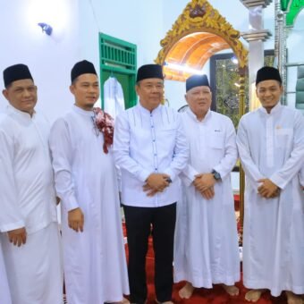 Wagub Sumsel Cik Ujang Safari Jumat di Masjid Al-Ikhlas, Salurkan Bantuan dan Siapkan Hewan Kurban Wagub Sumsel Cik Ujang Safari Jumat di Masjid Al-Ikhlas, Salurkan Bantuan dan Siapkan Hewan Kurban