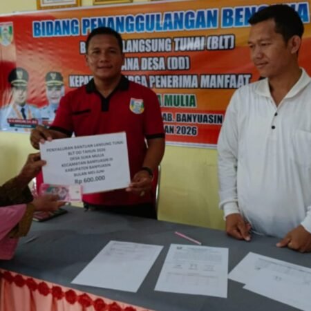 Senyum Bahagia Tujuh KPM Desa Suka Mulia Terima BLT-DD Jelang Idul Adha