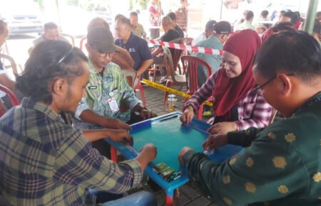 Media online SRIWIJAYATERKINI.CO yang ikut memeriahkan lomba Gaple yang diwakili oleh Direktur SRIWIJAYATERKINI.CO, Yulie Afriyani, yang berpasangan dengan M Aditya Pratama dari Divisi Social Media Officer SRIWIJAYATERKINI.CO. (Foto: DIT/Sriwijayaterkini.co)