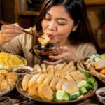 Bikin Ngiler! Deretan Jenis Pempek Palembang yang Wajib Anda Coba Aneka jenis Pempek Palembang seperti kapal selam, lenjer, adaan, kulit, keriting, dan pistel yang disajikan dengan kuah cuko khas, mentimun, serta mi kuning sebagai kuliner legendaris khas Sumatera Selatan. (Foto: ilustrasi)