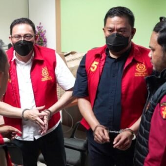 Resmi Jadi Tersangka Kasus Dugaan Fee Proyek, Wakil Bupati PALI Aktif Ditahan di Rutan Palembang Resmi Jadi Tersangka Kasus Dugaan Fee Proyek Rp872,5 Juta, Wakil Bupati PALI Aktif Ditahan 20 Hari di Rutan Palembang